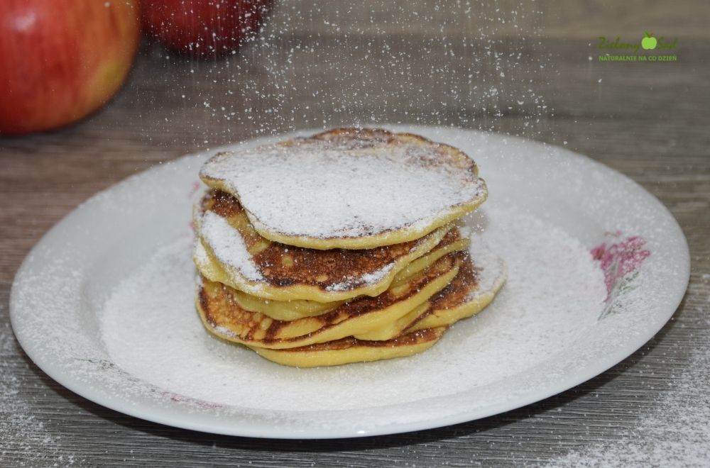 Placki jogurtowe z jabłkami