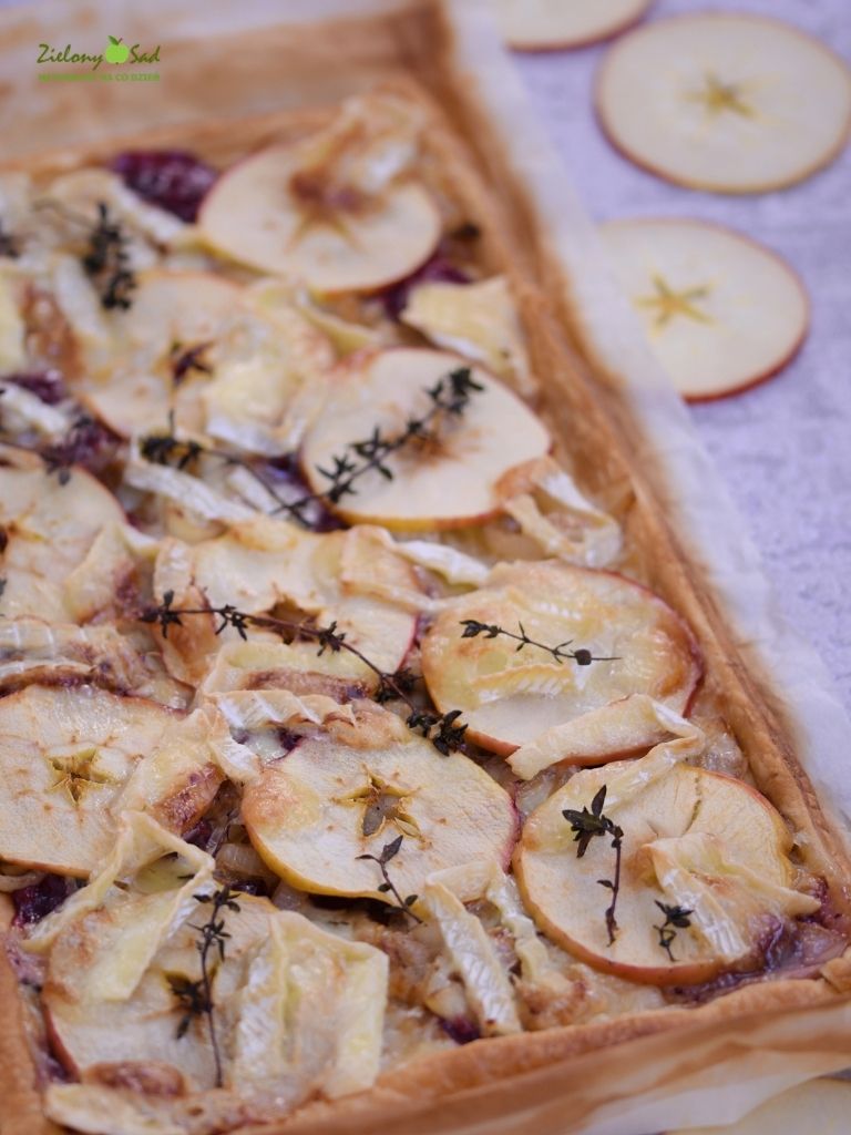 Tarta z serem brie, jabłkami i cebulą